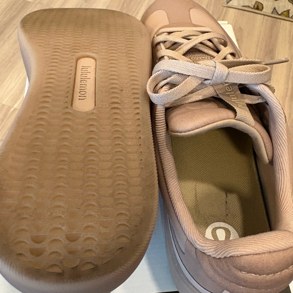Nearly NWT/Box lululemon Women’s Cityverse Sneaker 9.5 Mushroom - Picture 4 of 14